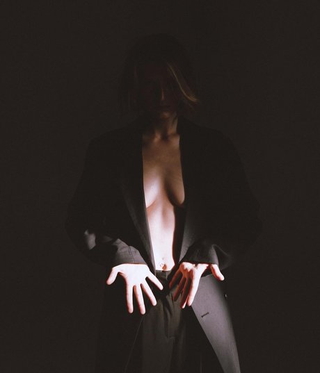 Lena Stepanova nude model img