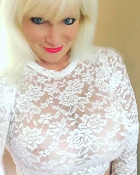 Sandie Lee_ star naked pic