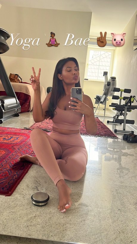 Steph Esther sexy actress galleries