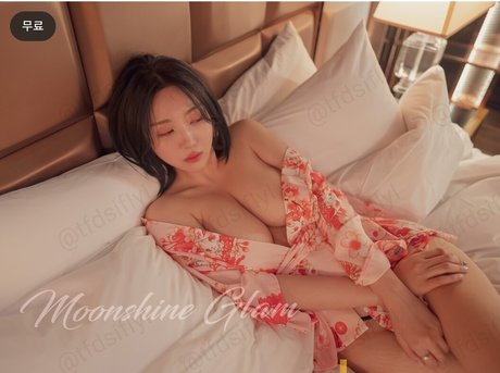 Mochilove model pornographic galleries