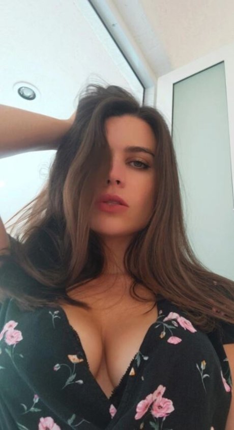 Stephanie Domet beautiful actress img