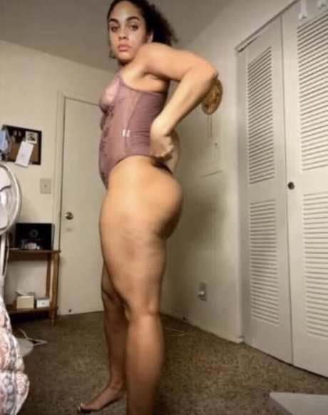 Ravyn Rochelle_ erotic model gallery