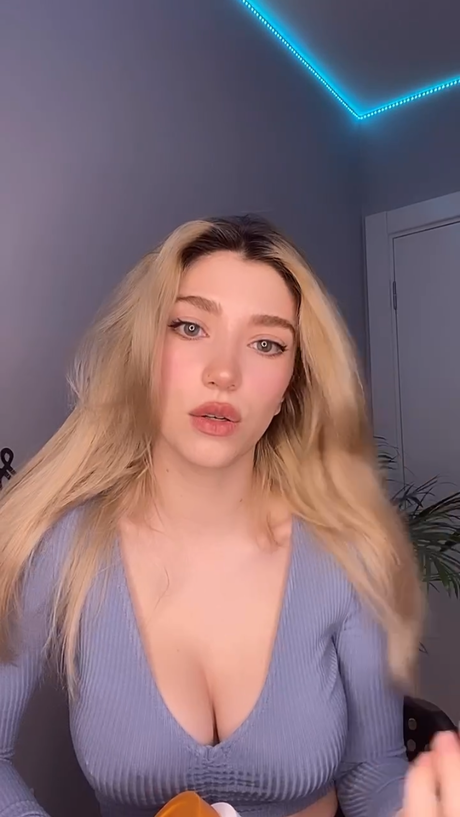 _Kardelen Oeztas exclusive star photos