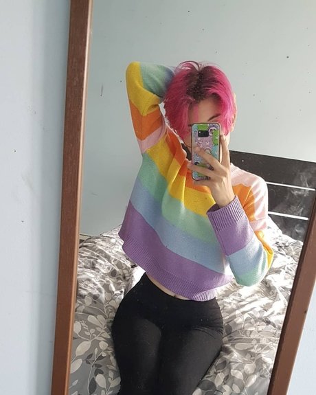 Emmanooodle_ hot model img