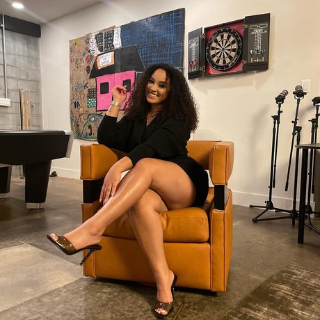 Falliie xxx star gallery