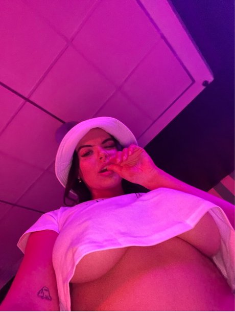 Lily Van Dyke nice pornstar pic