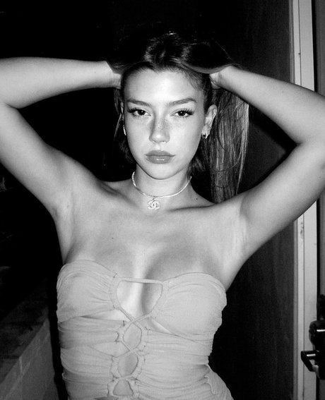 Sissy Sheridan art model pictures