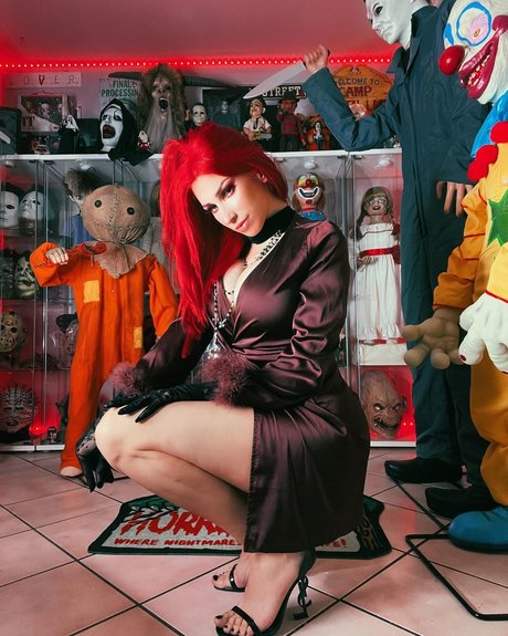 Laura Amuyus_ model adult image