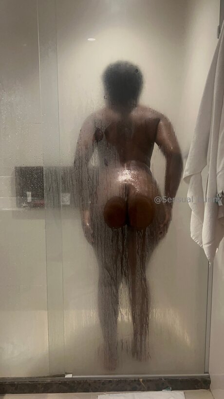 Sensual Bunny star nude images