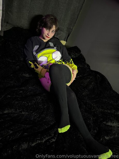 Voluptuousvampire Free erotic model img