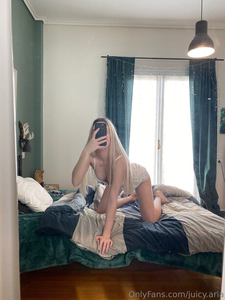 Juicy Aria star porn image