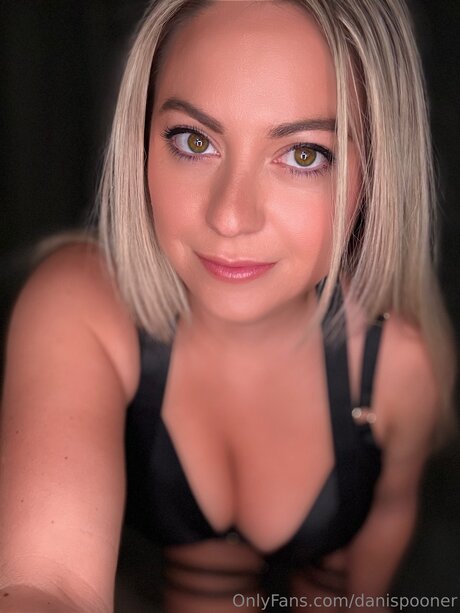 Dani Spooner sexy actress image