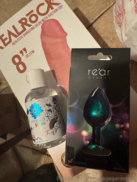 Vintagegardenfox sex model photo