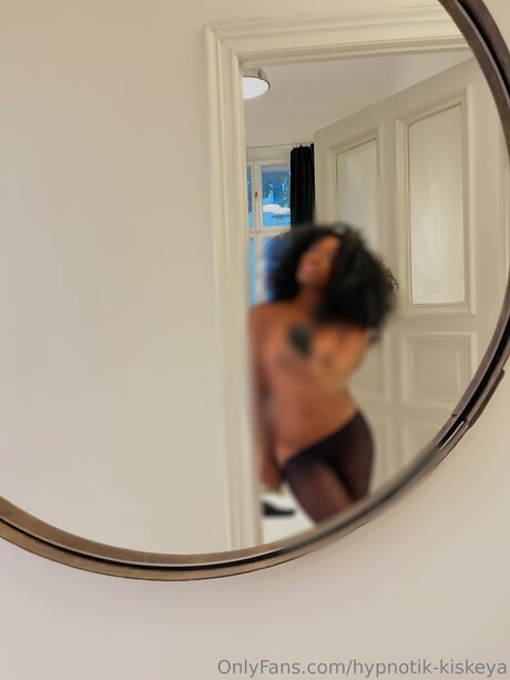 Hypnotik Kiskeya model nudes photo