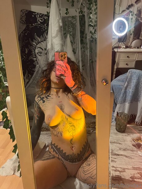 Biondaz pornographic star pics