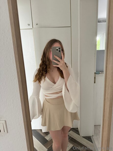 X Aia nude model images