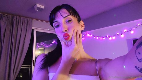Lalucer0 pornographic model img
