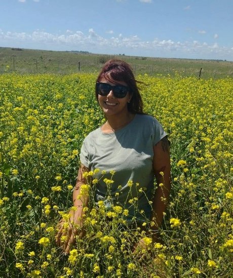 Lari Pintos star hot pic