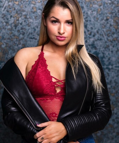 Nicole Andrievich pretty pornstar gallery