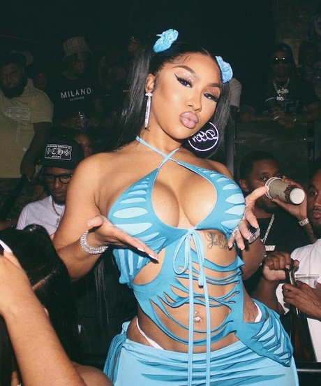 Ari Fletcher sexy actress img