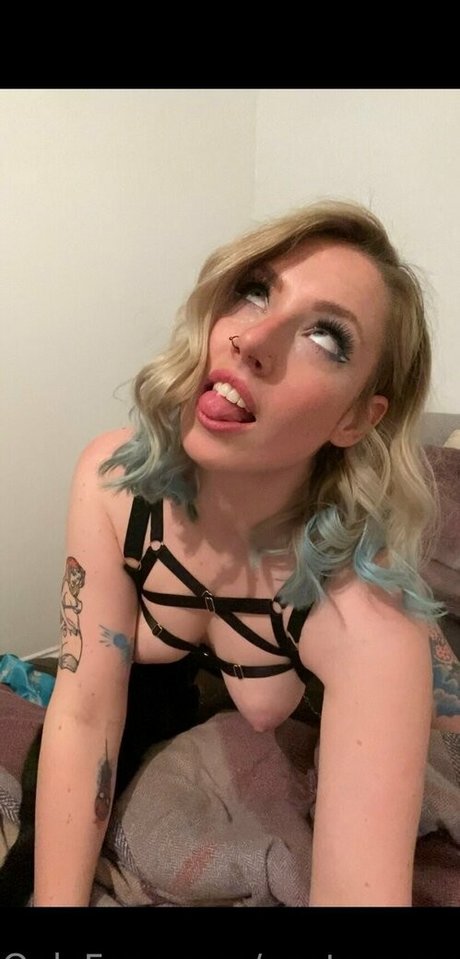 female asian onlyfans naked images