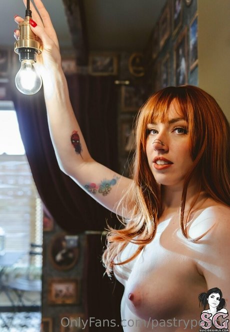 Pastrypeach model erotic photo