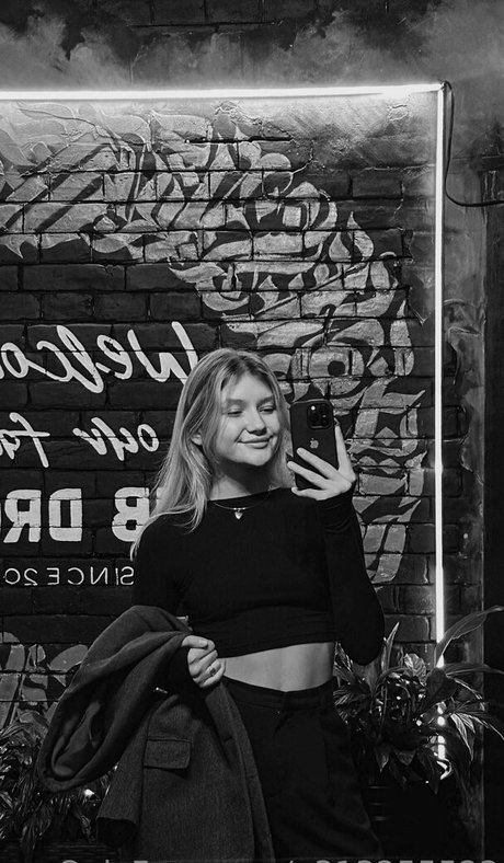 pervokursnica pornstar nude pic