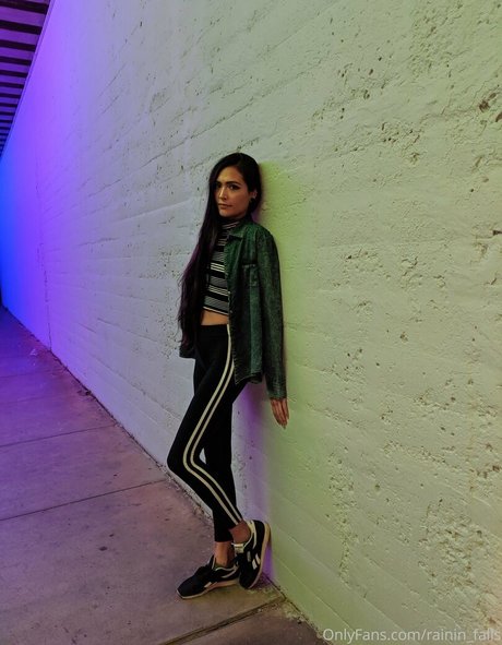 rainin falls xxx actress photos