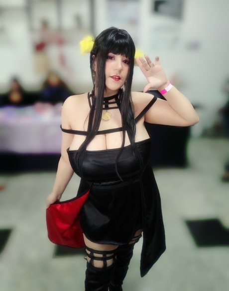 Laura Pyon pretty star photo