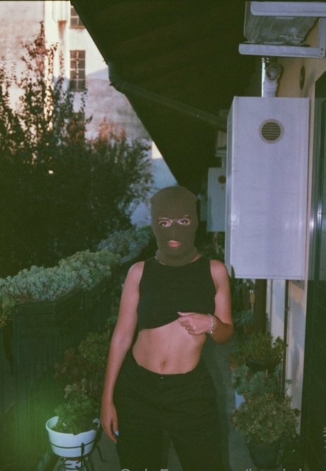 larajuice model best image