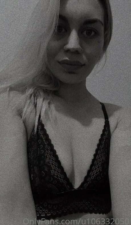 kiwigiiiirl nude star pic