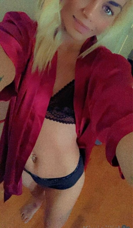 kiwigiiiirl model top pics