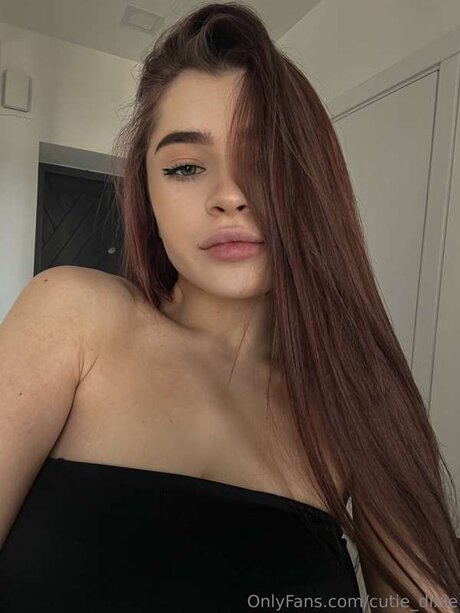 Cutie Dixie top pornstar photo