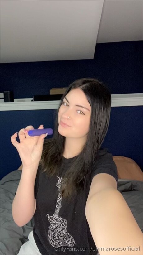 Emmarosesofficial star pretty pics