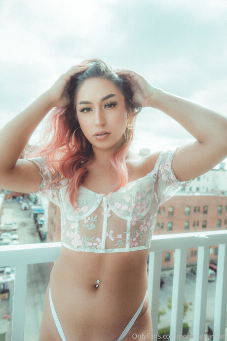 Bluntsandparadise model porn picture