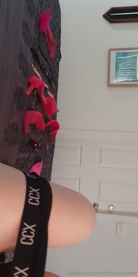 Kittybooboofk nude model pic