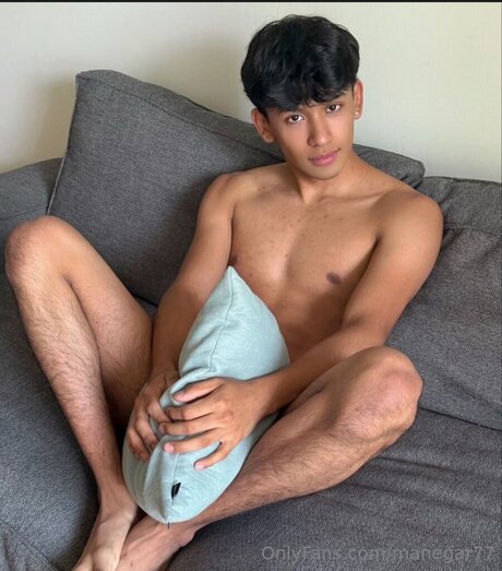 Manegar77 model naked image