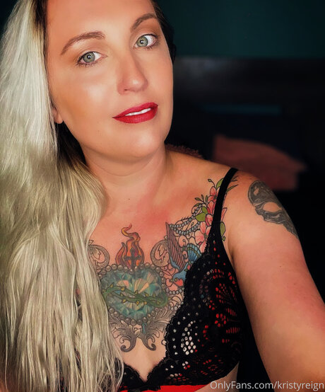 Kristyreign model hot photo