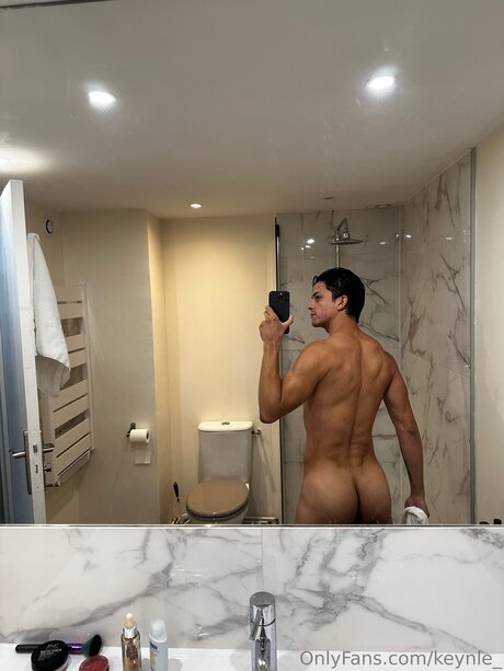 Keynle erotic model image