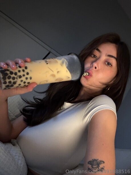 Chloekim sexy actress img