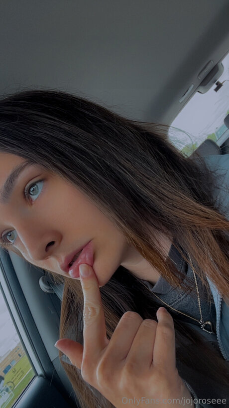 Jojoroseee hot pornstar picture