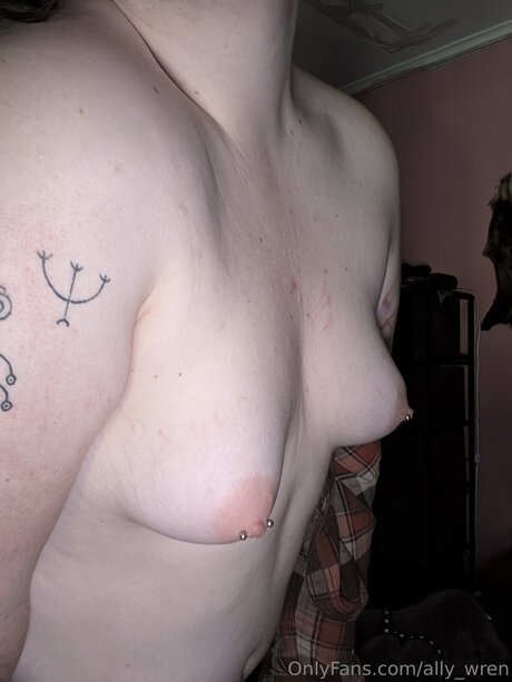 Ally Wren model pornographic images