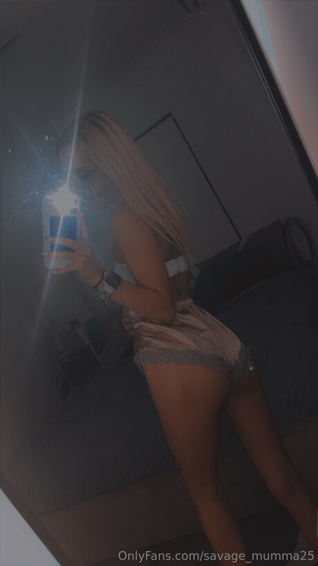 Savage Mumma25 pornstar naked images