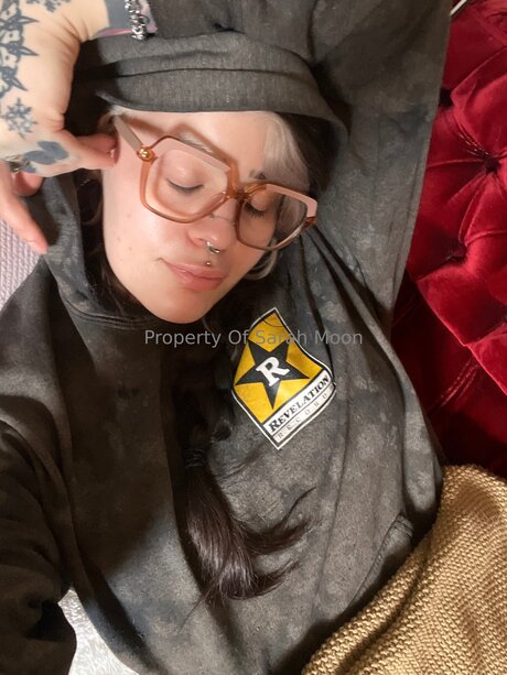 Sarahmoonsg sexy actress pics