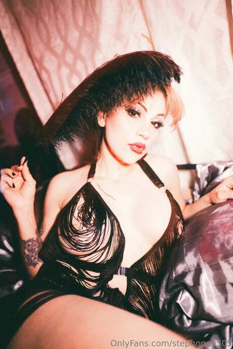 Stephoney505 sexy actress picture