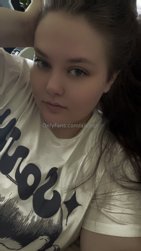 Aliceqii star porn pic