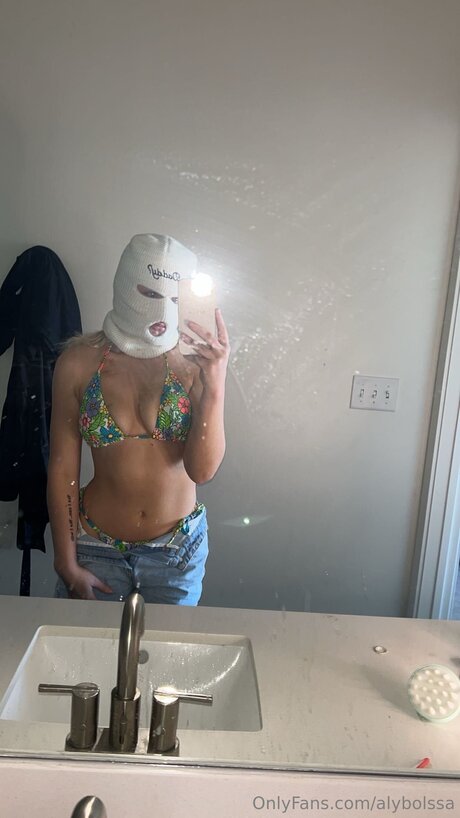 Alybolssa top model photo