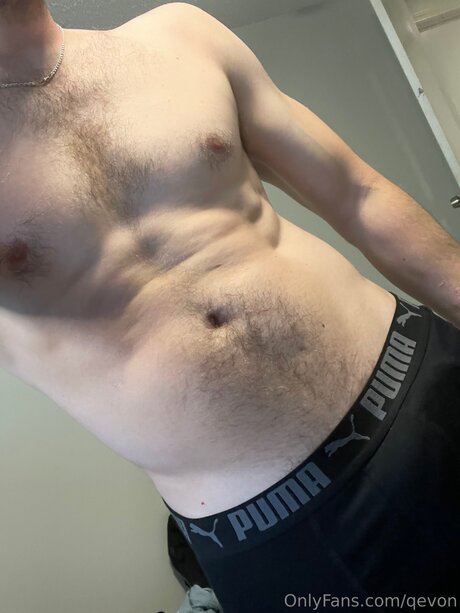 Qevon naked star photo