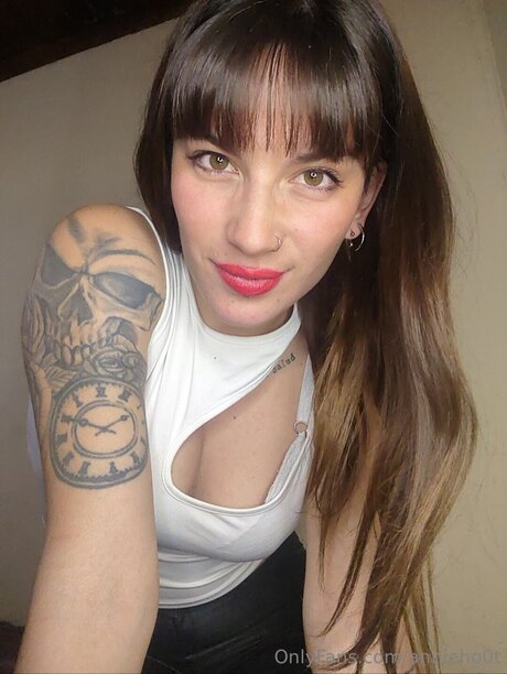 Annieho0t model sexy image