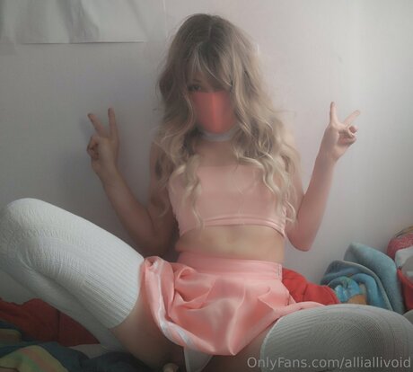 Alliallivoid nude actress pictures